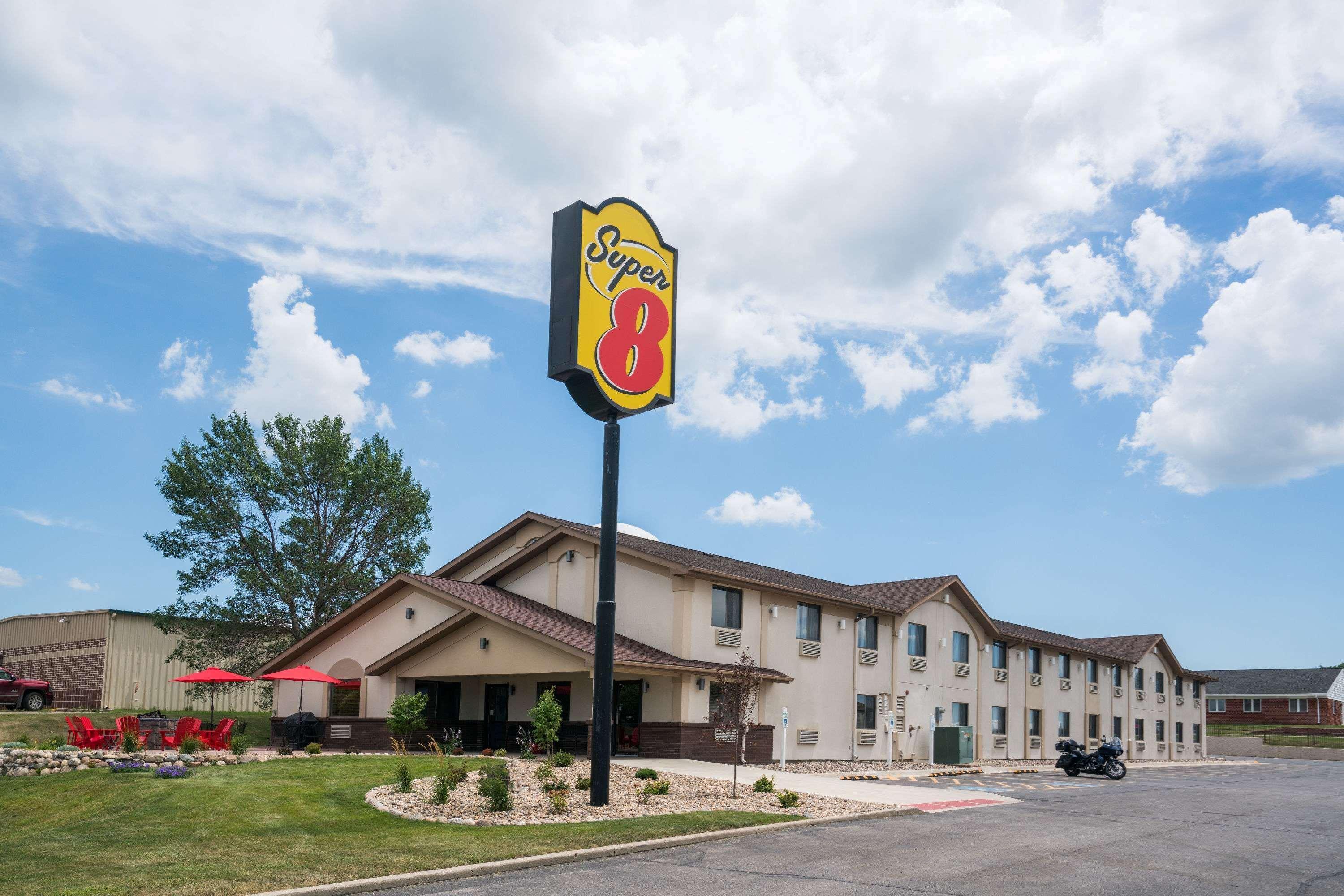Super 8 By Wyndham Spirit Lake/Okoboji Eksteriør billede